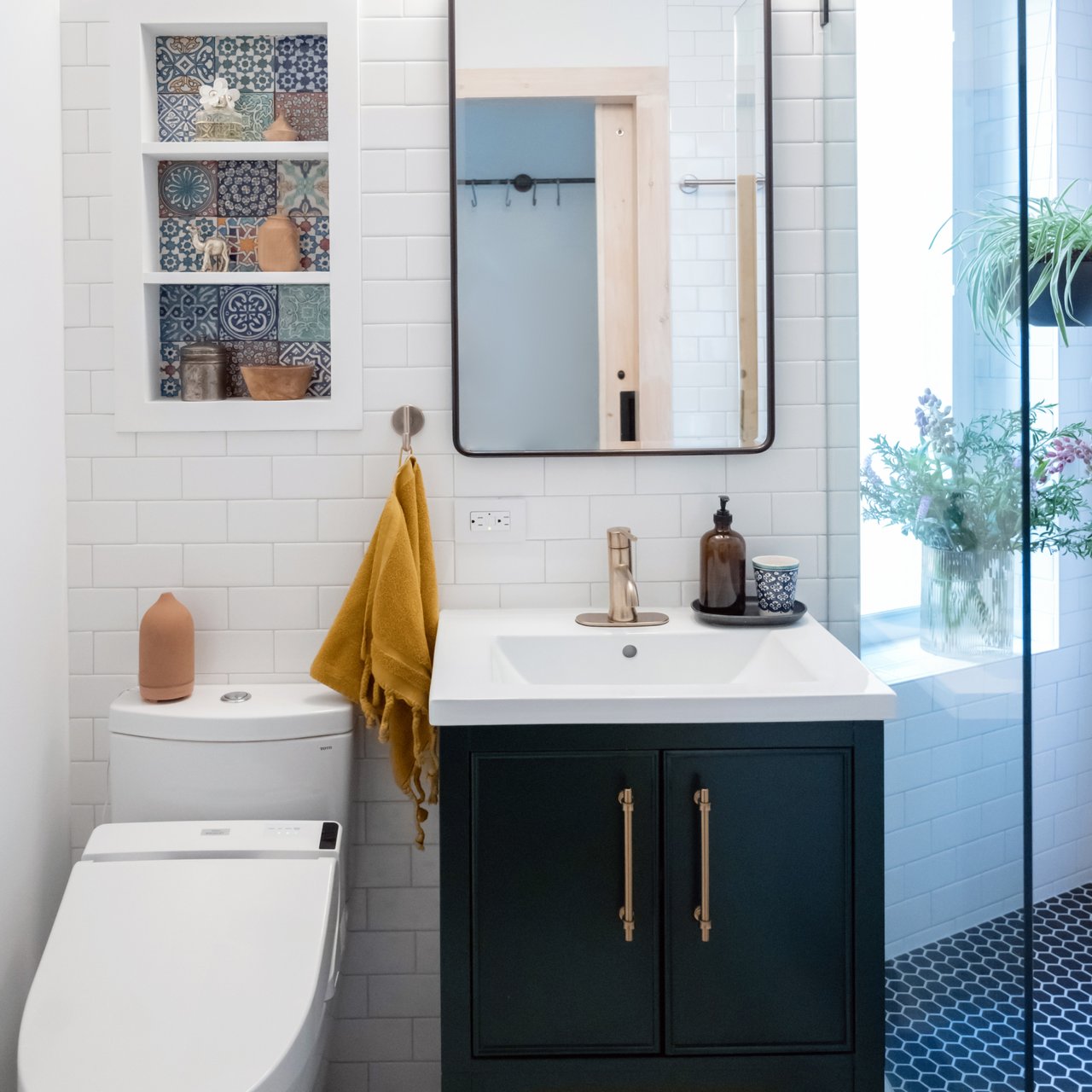 Small Bathroom Renovation Cost: Average Budget & Analysis